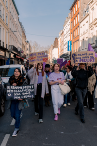 groupe de femme, manifestant pour leur droit